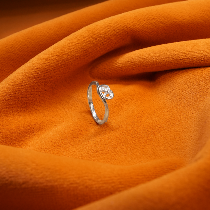 Silver mini heart ring