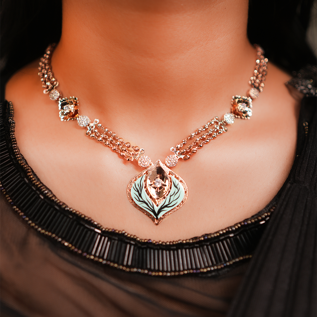 VERDANT RADIANCE NECKLACE