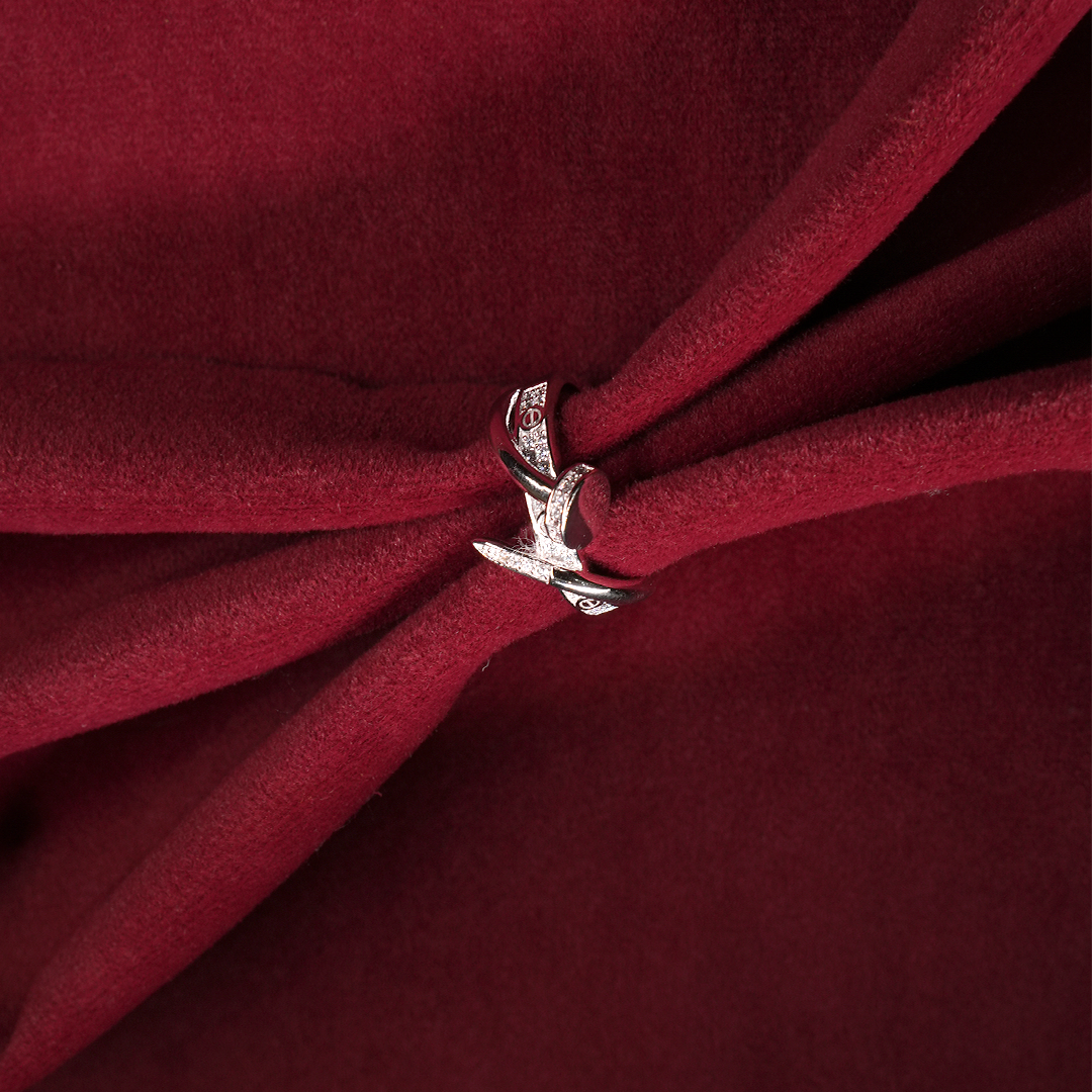 SILVER UNIQUE RING