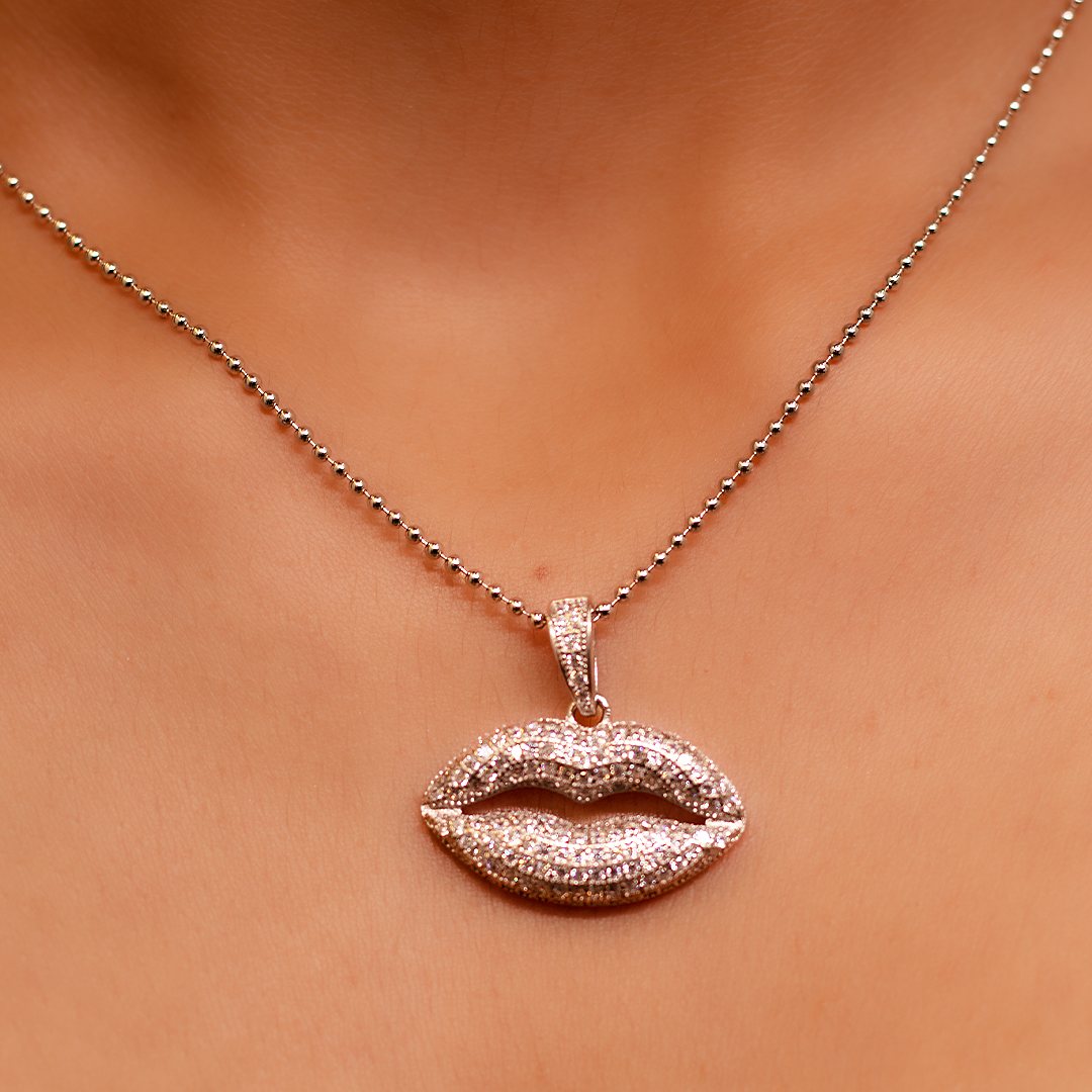 Diamond Kiss Pendant With Link Chain