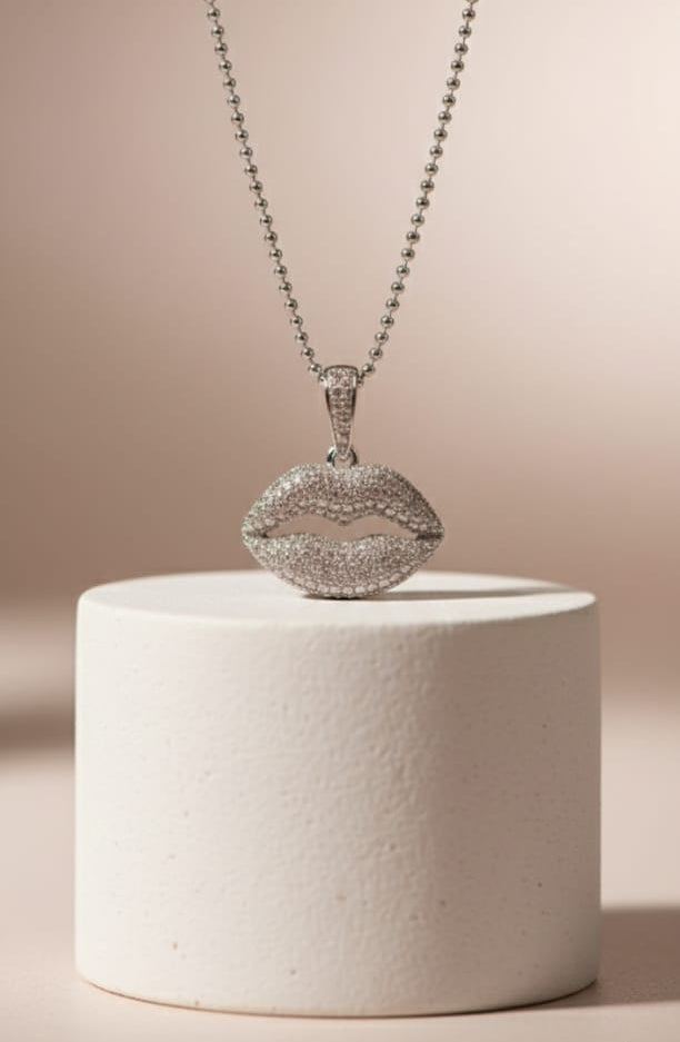 Diamond Kiss Pendant With Link Chain