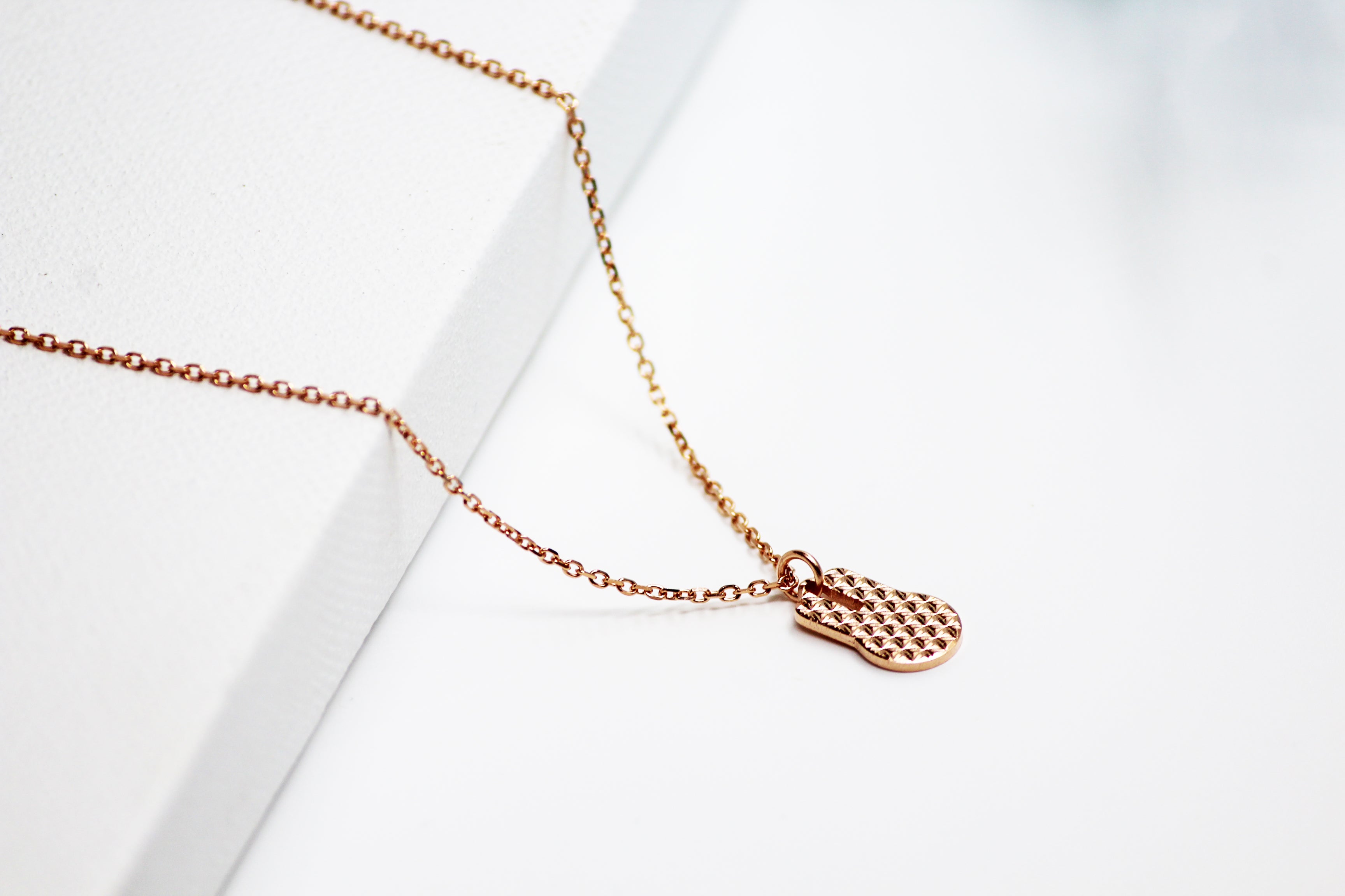 ROSE GOLD MIRROR PENDANT WITH LINK CHAIN