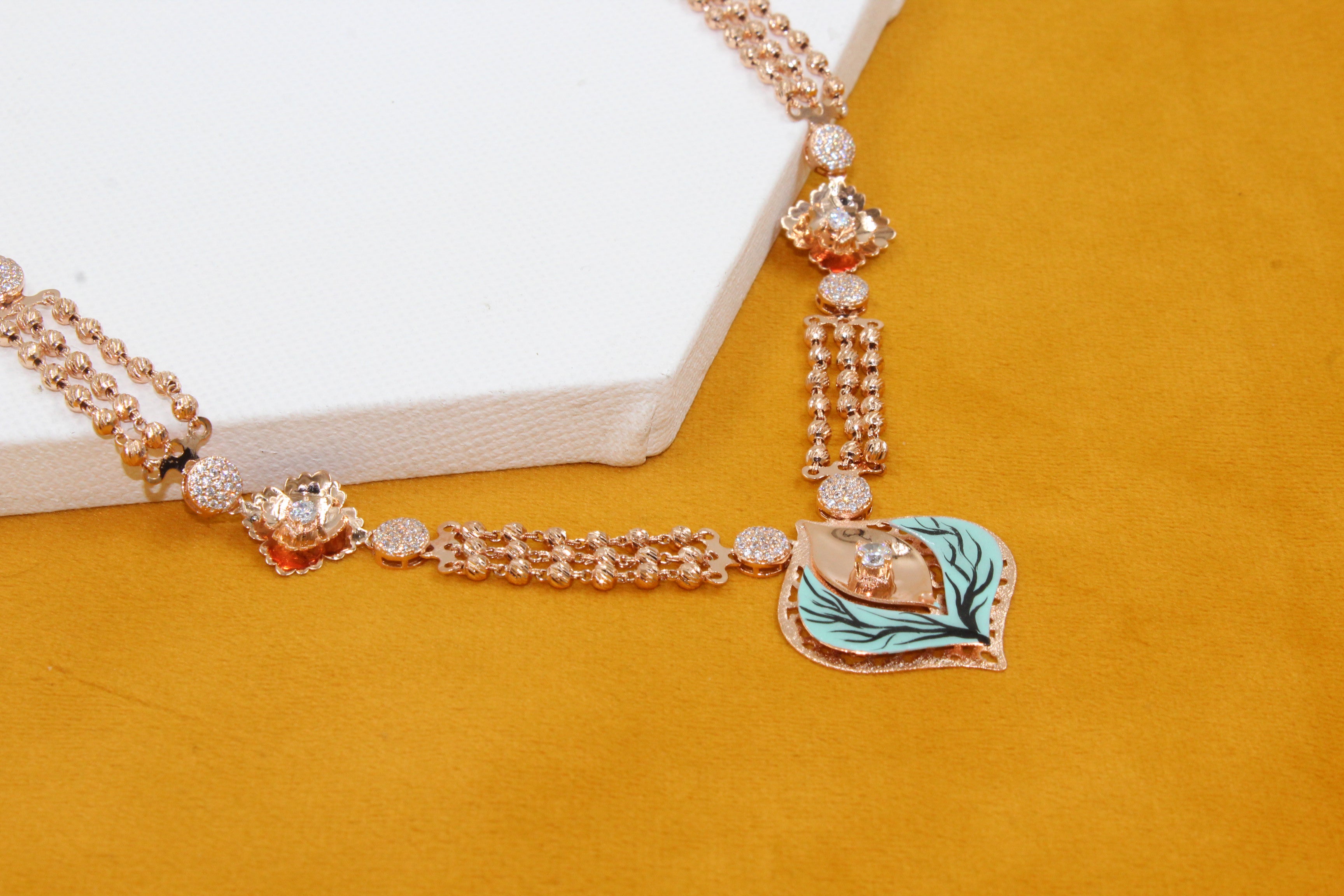 VERDANT RADIANCE NECKLACE